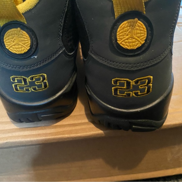 Men’s jordan 9 black and yellow size 12 - Picture 5 of 8